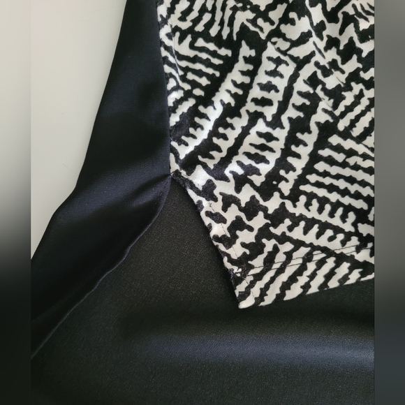 🌺BEBE High-Low Blouse - Picture 5 of 7